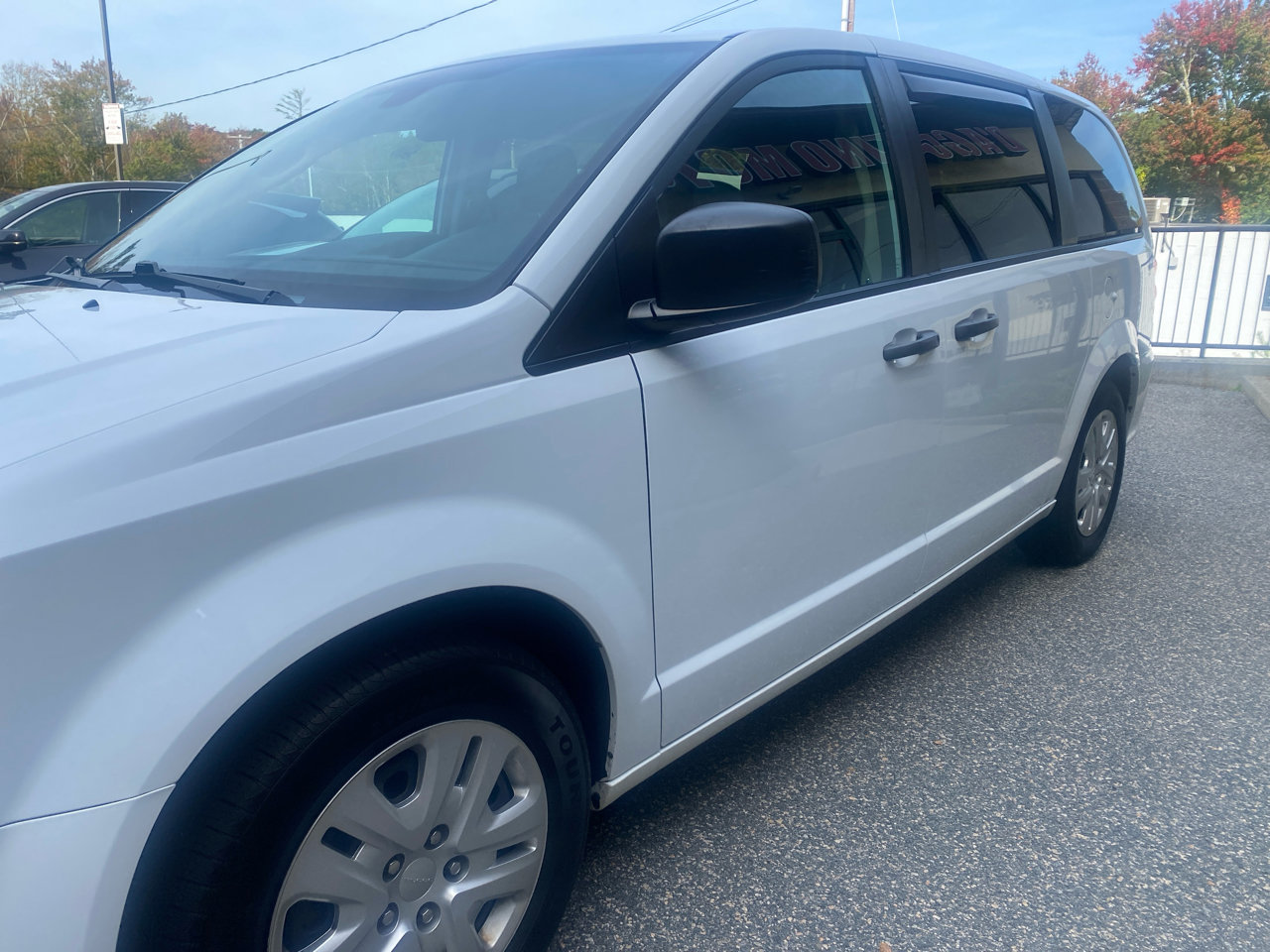 Used 2019 Dodge Grand Caravan SE w/ UConnect Hands-Free Group image 29