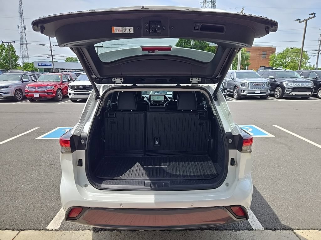 Used 2025 Toyota Highlander Limited AWD/4WD image 55