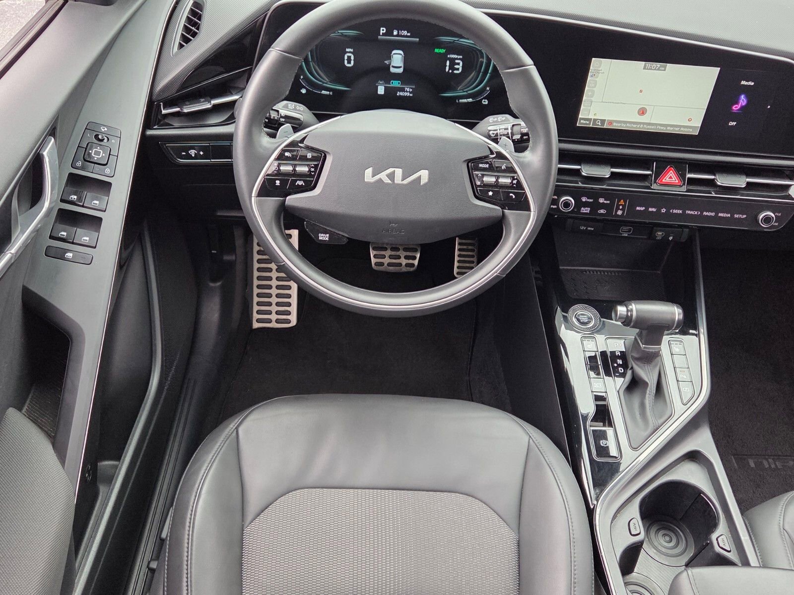 Used 2023 Kia Niro EX Touring image 7