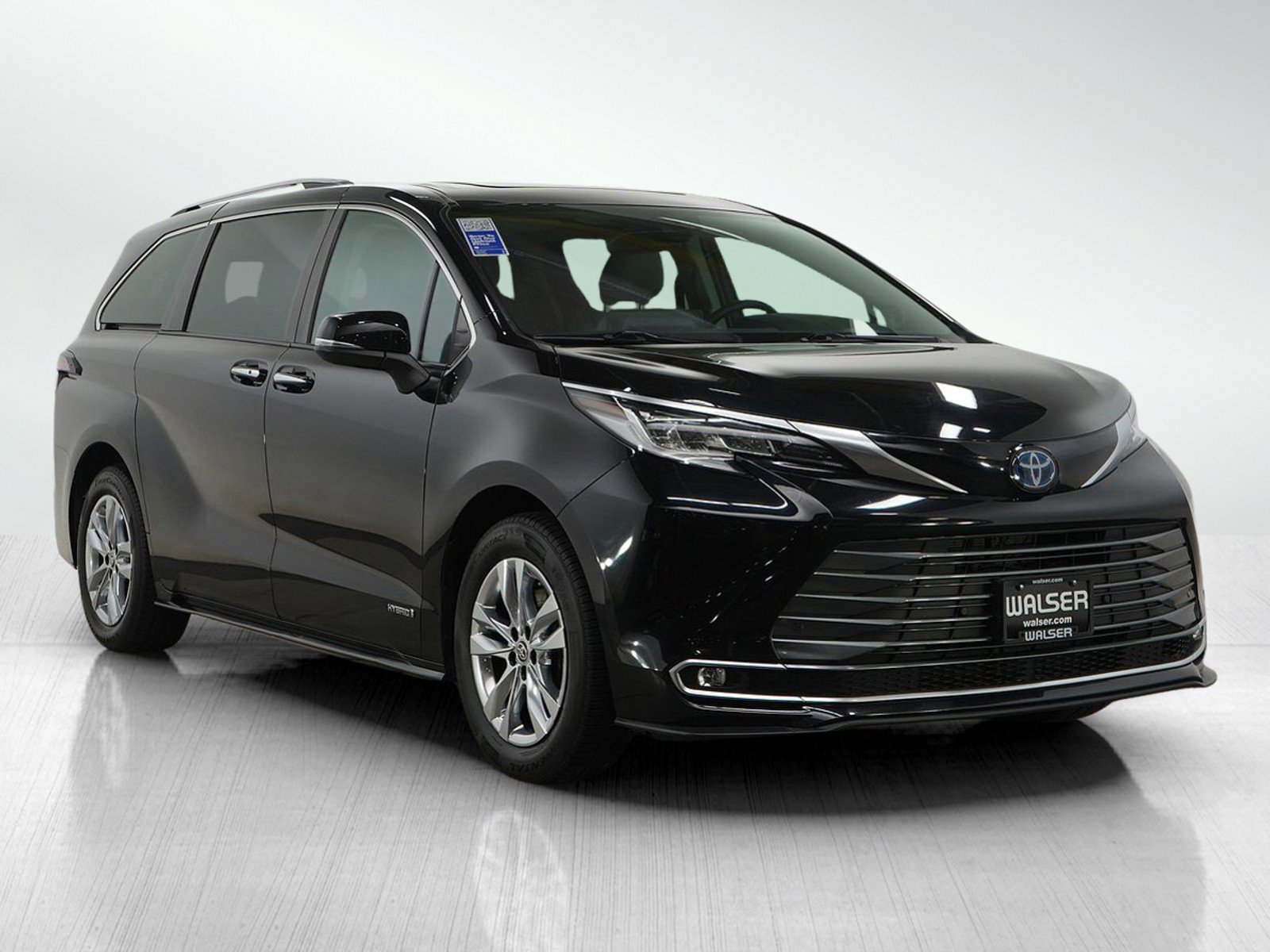 Used 2021 Toyota Sienna Limited image 7