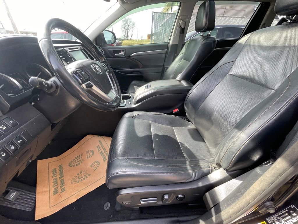 Used 2017 Toyota Highlander Limited Platinum image 22