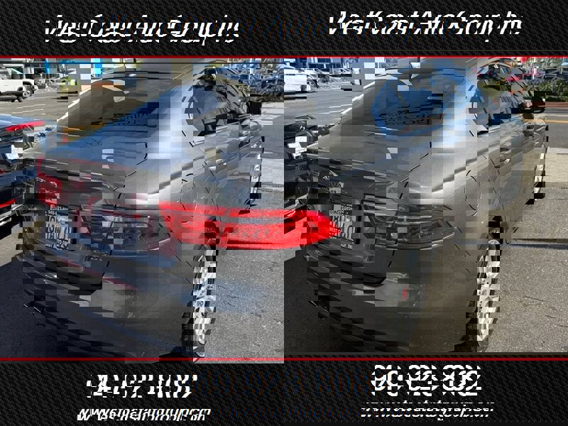 Used 2019 Jaguar XE Premium image 3