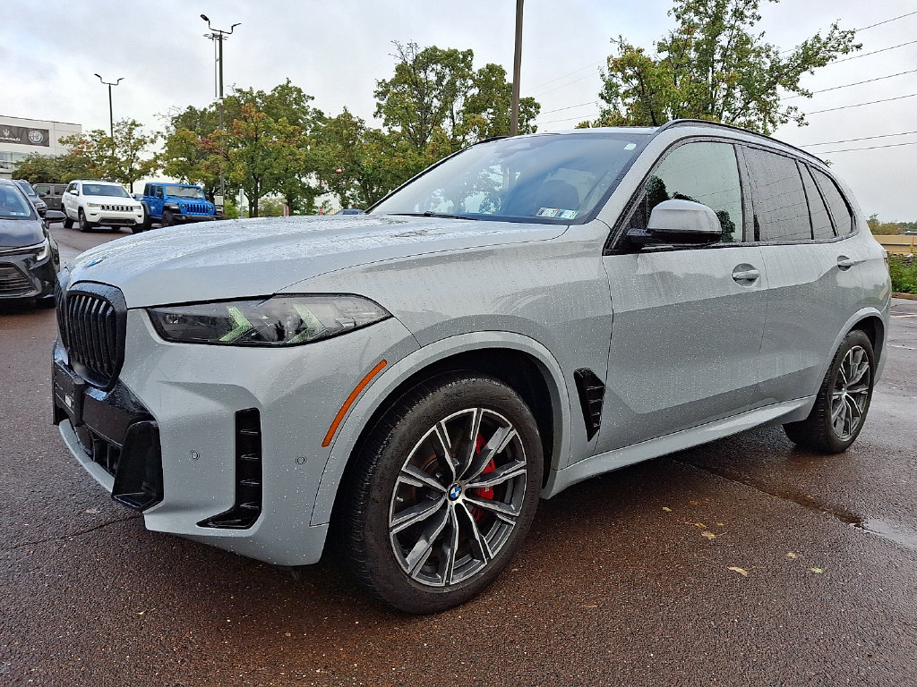 Used 2024 BMW X5 xDrive40i w/ M Sport Package AWD/4WD image 3