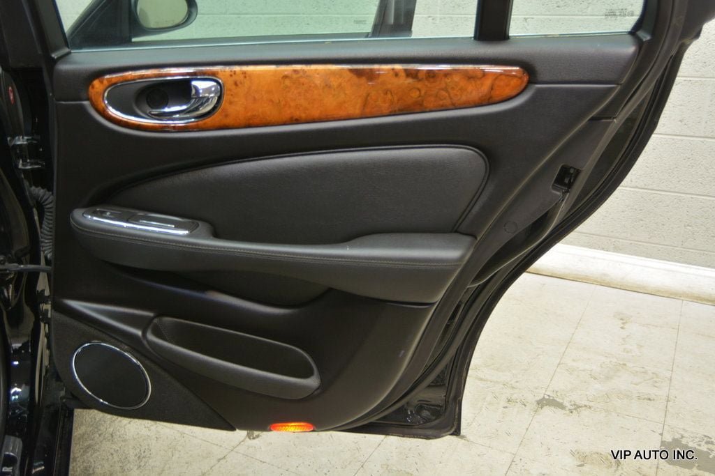 Used 2004 Jaguar XJ8 RWD image 8