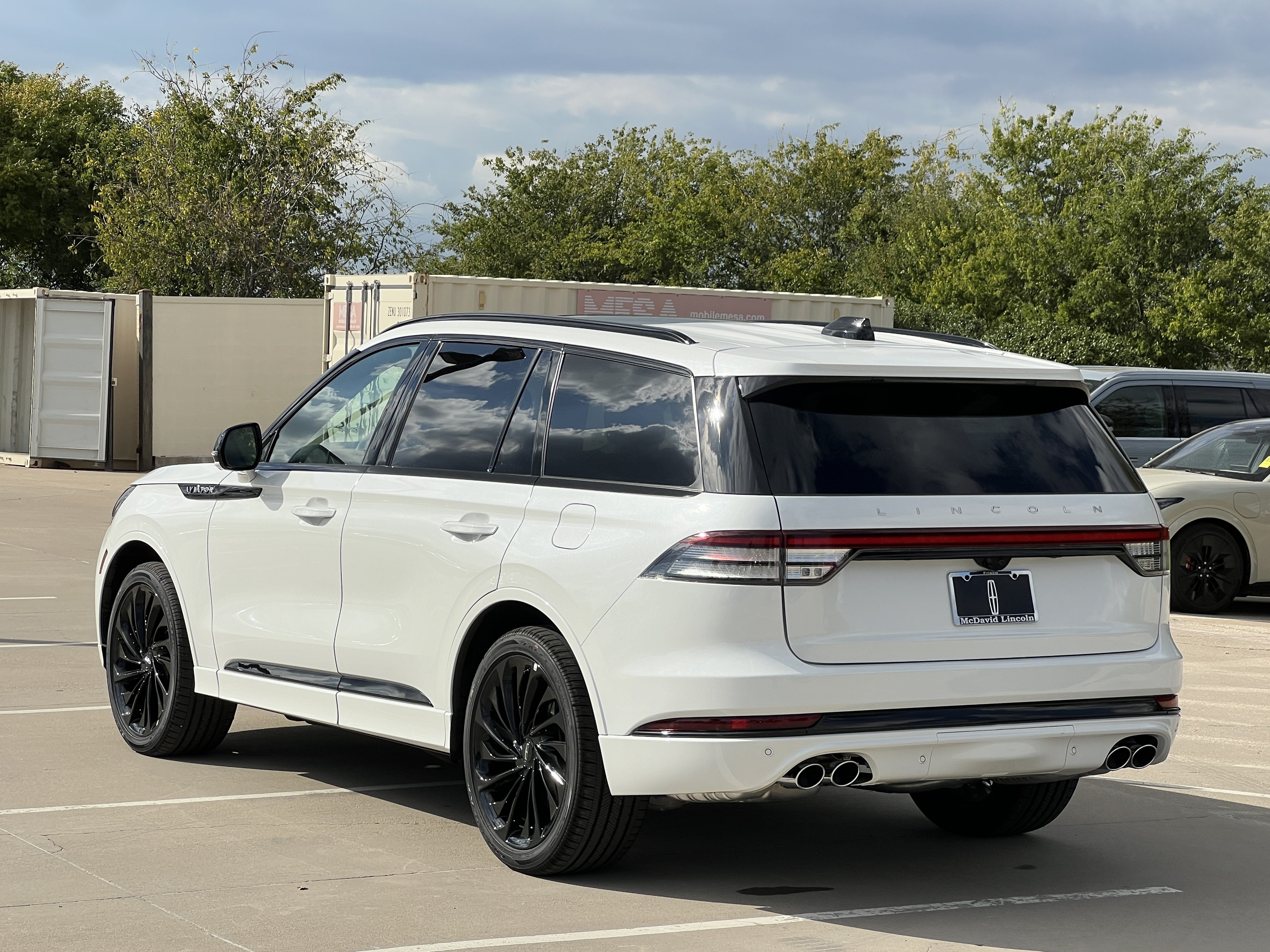 New 2027 Lincoln Aviator Reserve w/ Luxury Package RWD image 7