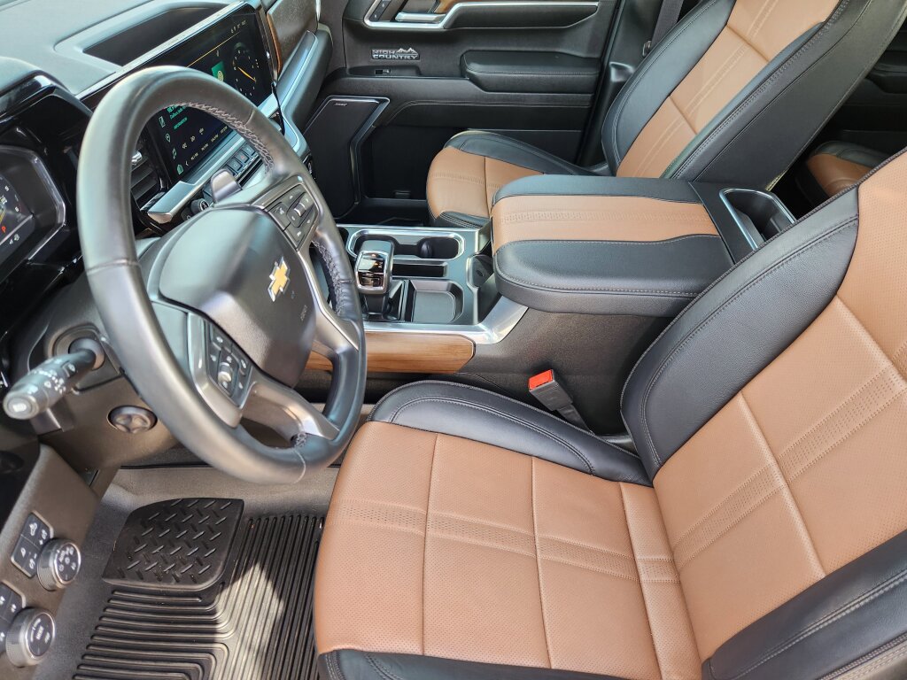 Used 2024 Chevrolet Silverado 1500 High Country w/ Technology Package image 8