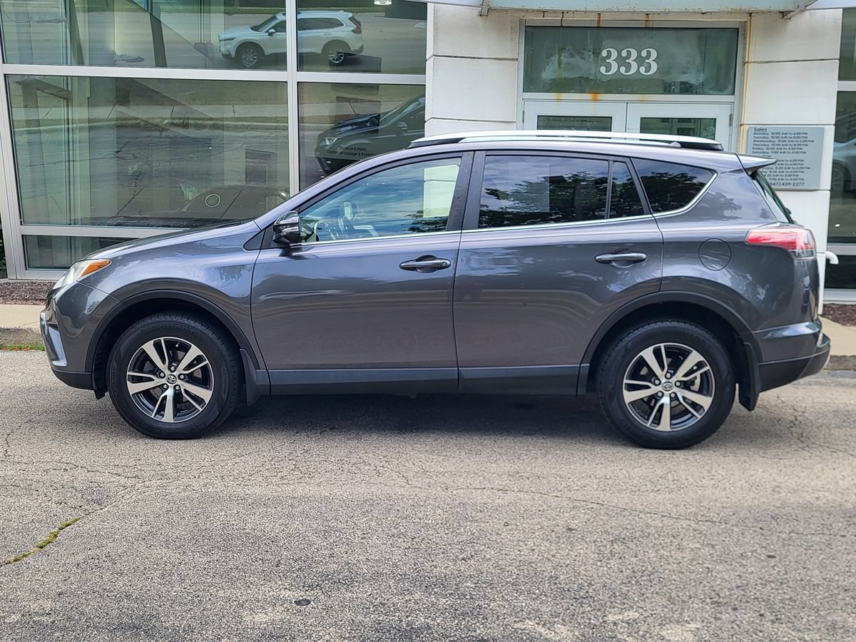 Used 2018 Toyota RAV4 XLE AWD/4WD image 9