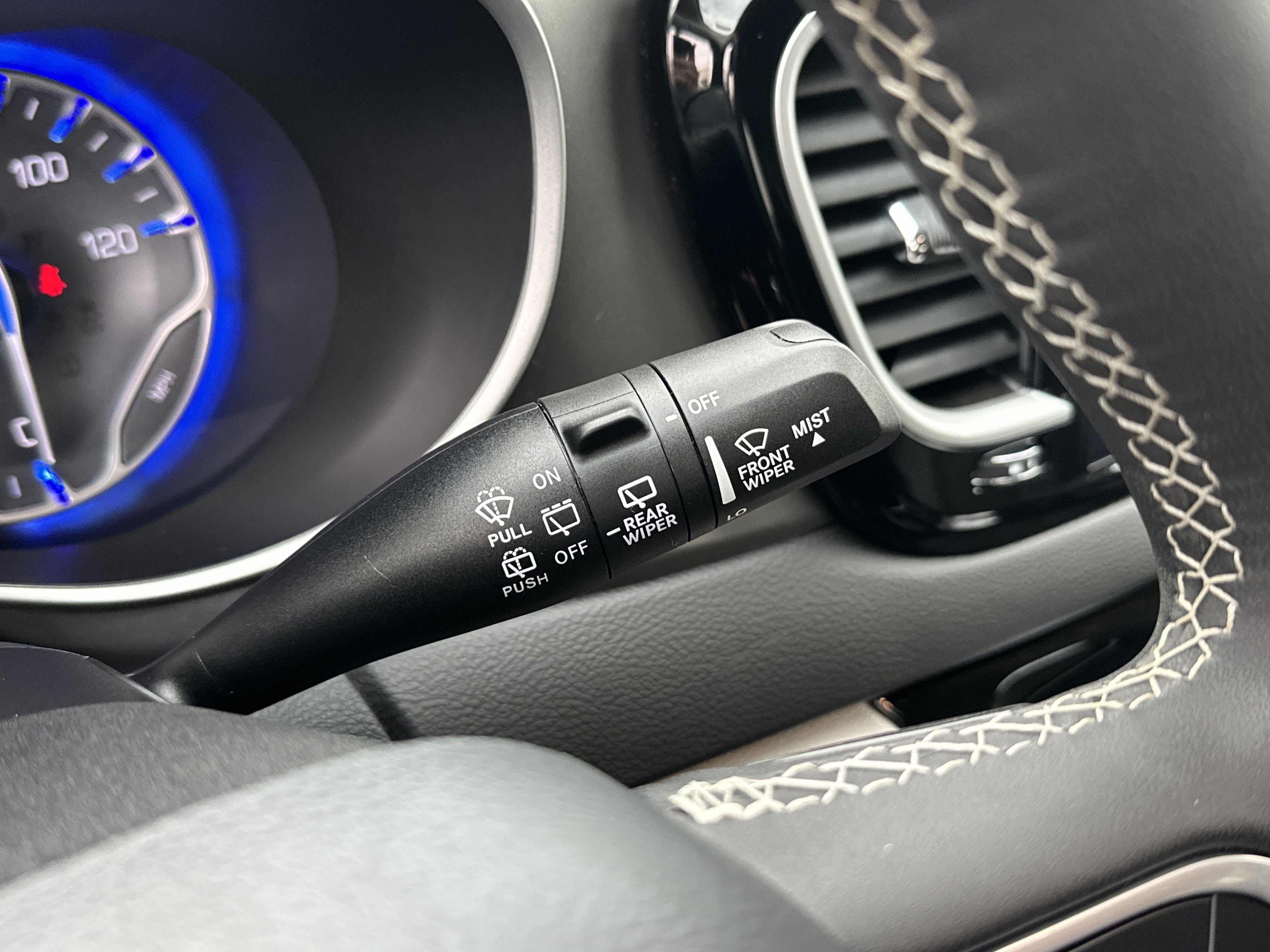 Used 2024 Chrysler Pacifica Touring-L image 18