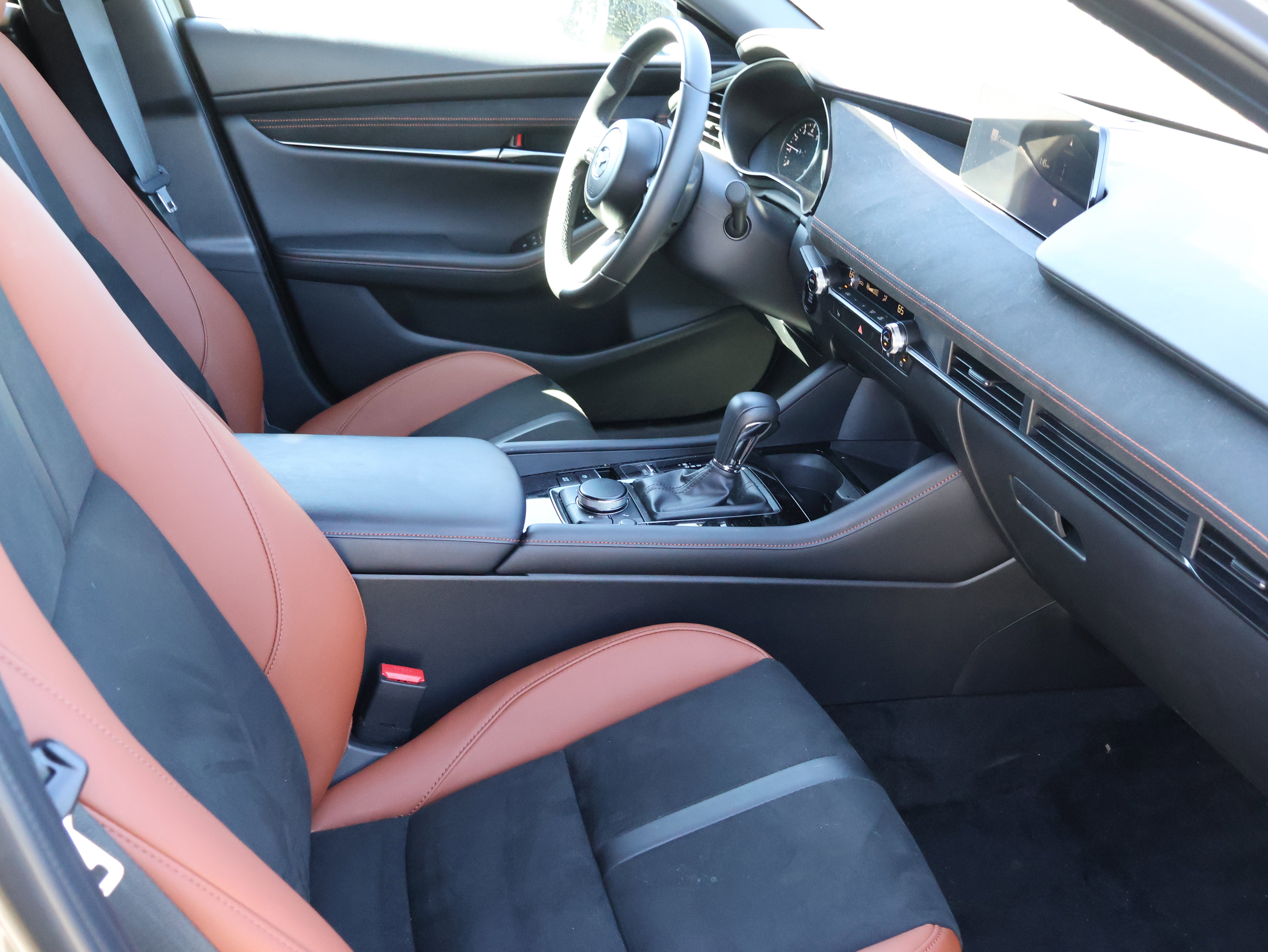 Certified 2025 MAZDA MAZDA3 Carbon AWD/4WD image 11