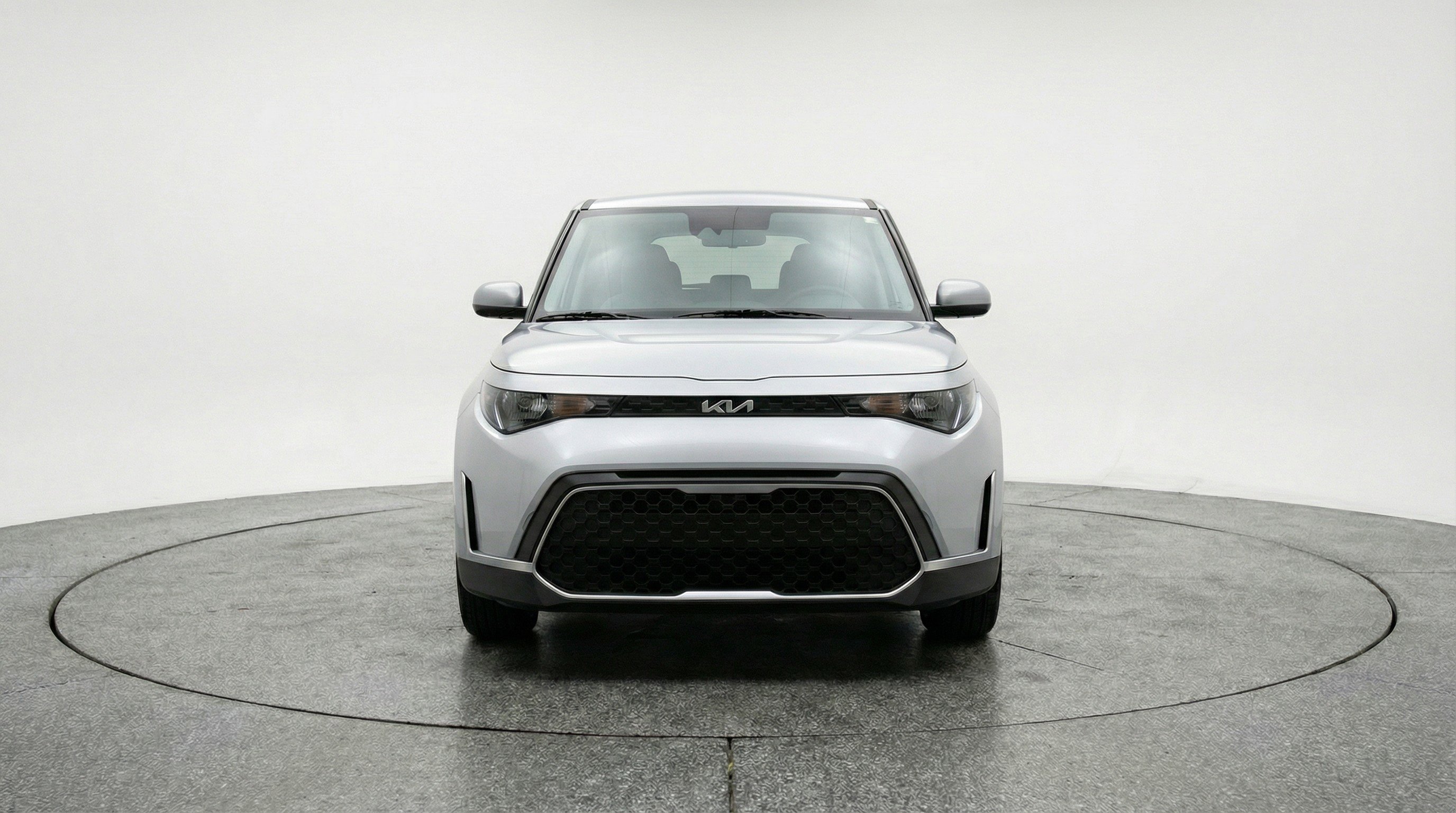 Used 2025 Kia Soul LX w/ LX Technology Package image 2