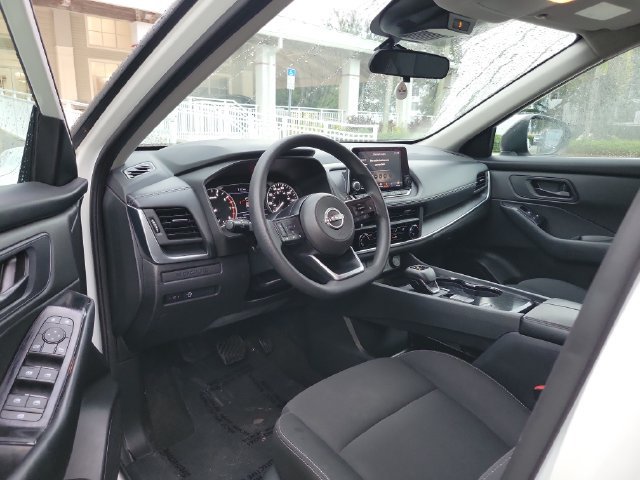 Used 2024 Nissan Rogue S FWD image 10