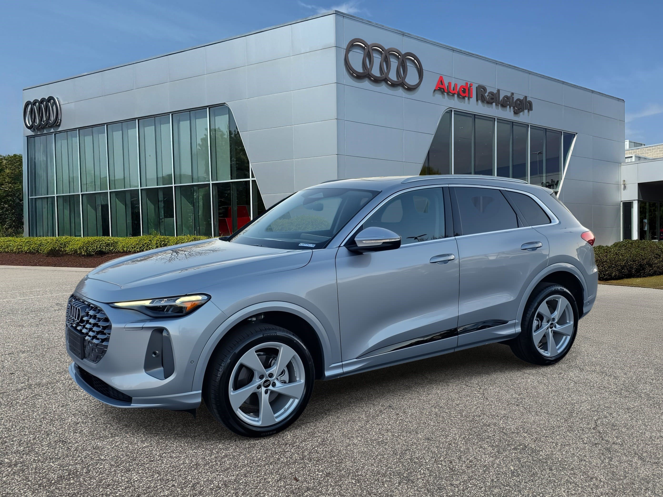 New 2025 Audi Q5 Premium Plus