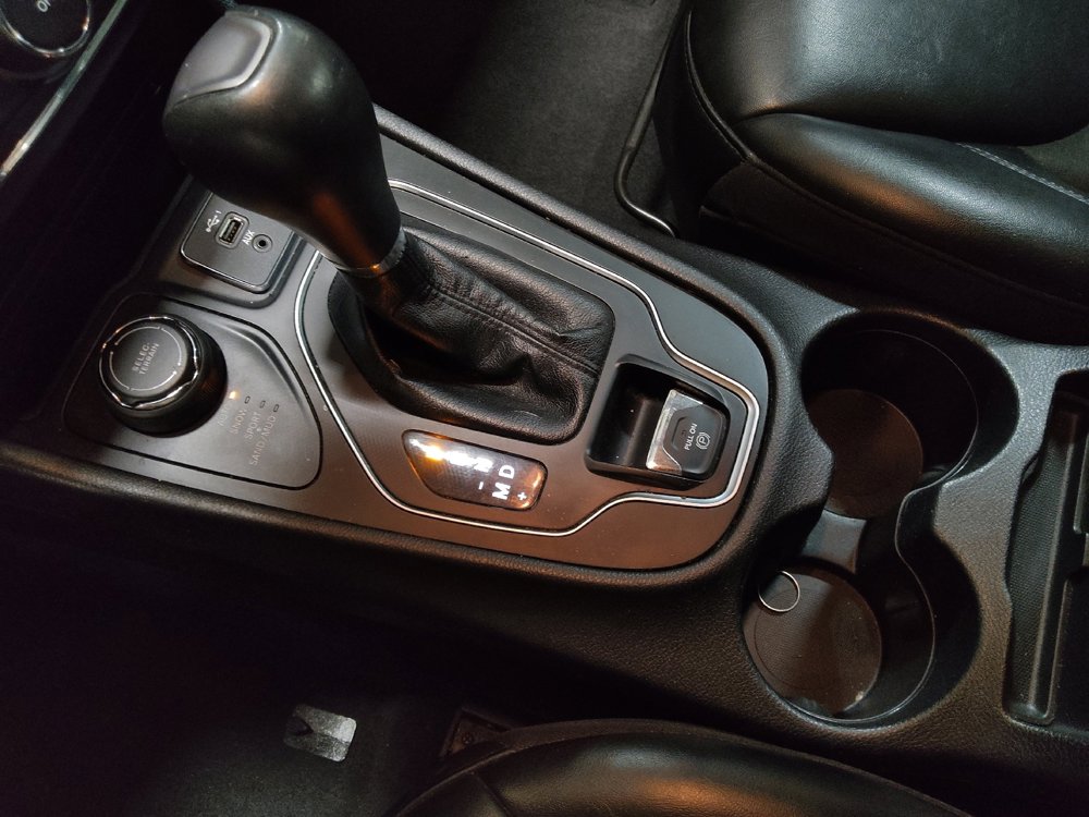 Used 2020 Jeep Cherokee Latitude Plus image 26