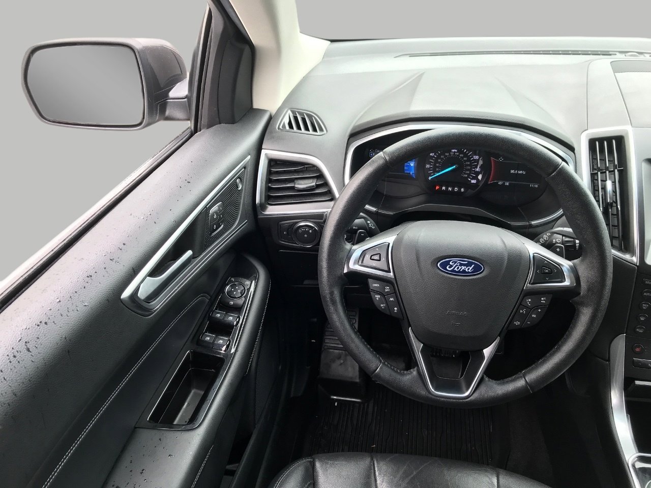Used 2019 Ford Edge Titanium w/ Cold Weather Package AWD/4WD image 5