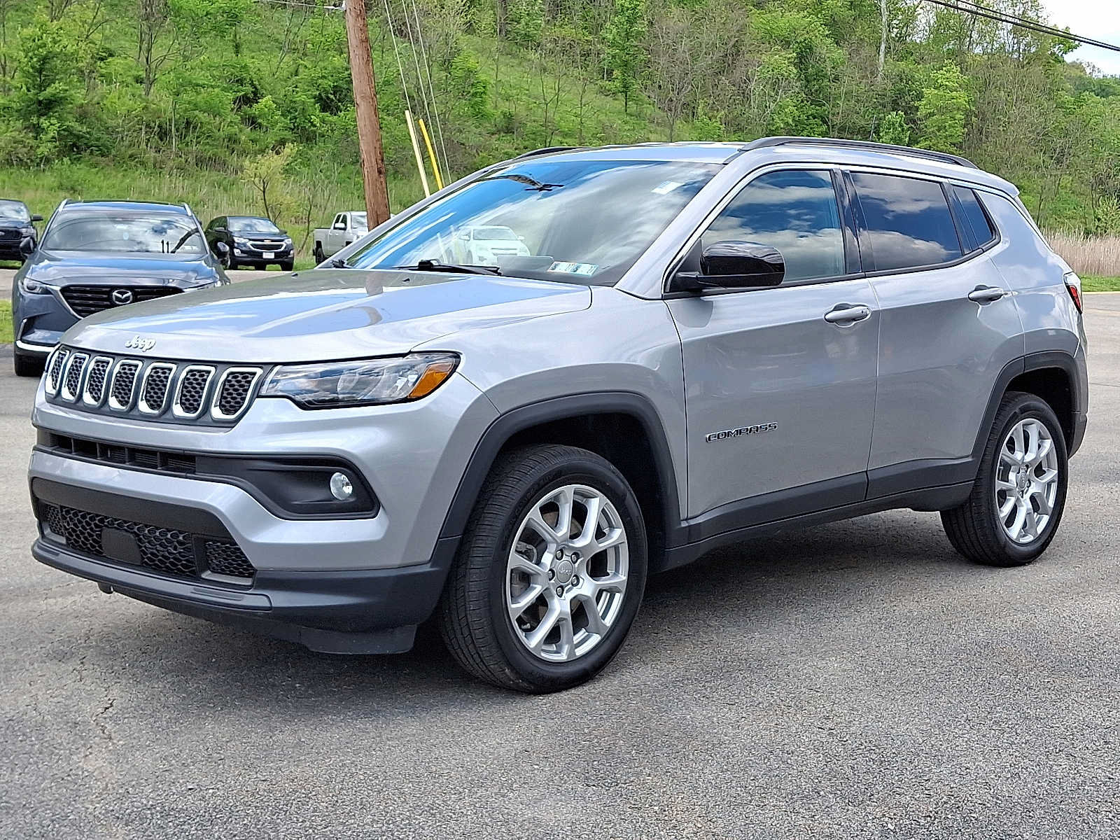 Used 2023 Jeep Compass Latitude AWD/4WD image 3