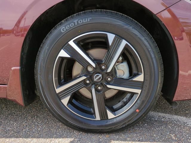 Used 2024 Nissan Sentra SV FWD image 11