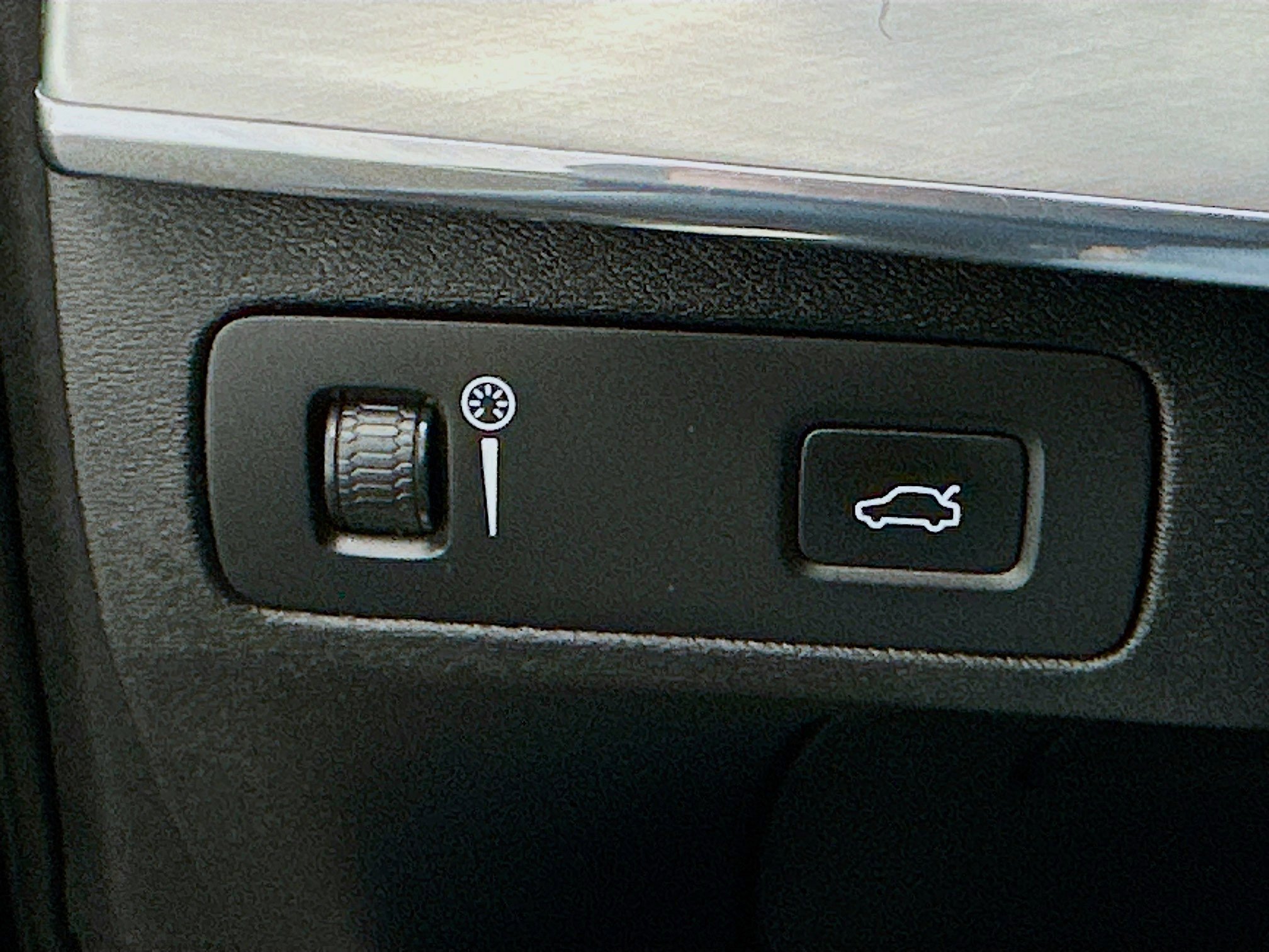 Used 2017 Volvo XC90 T6 Momentum w/ Vision Package image 17