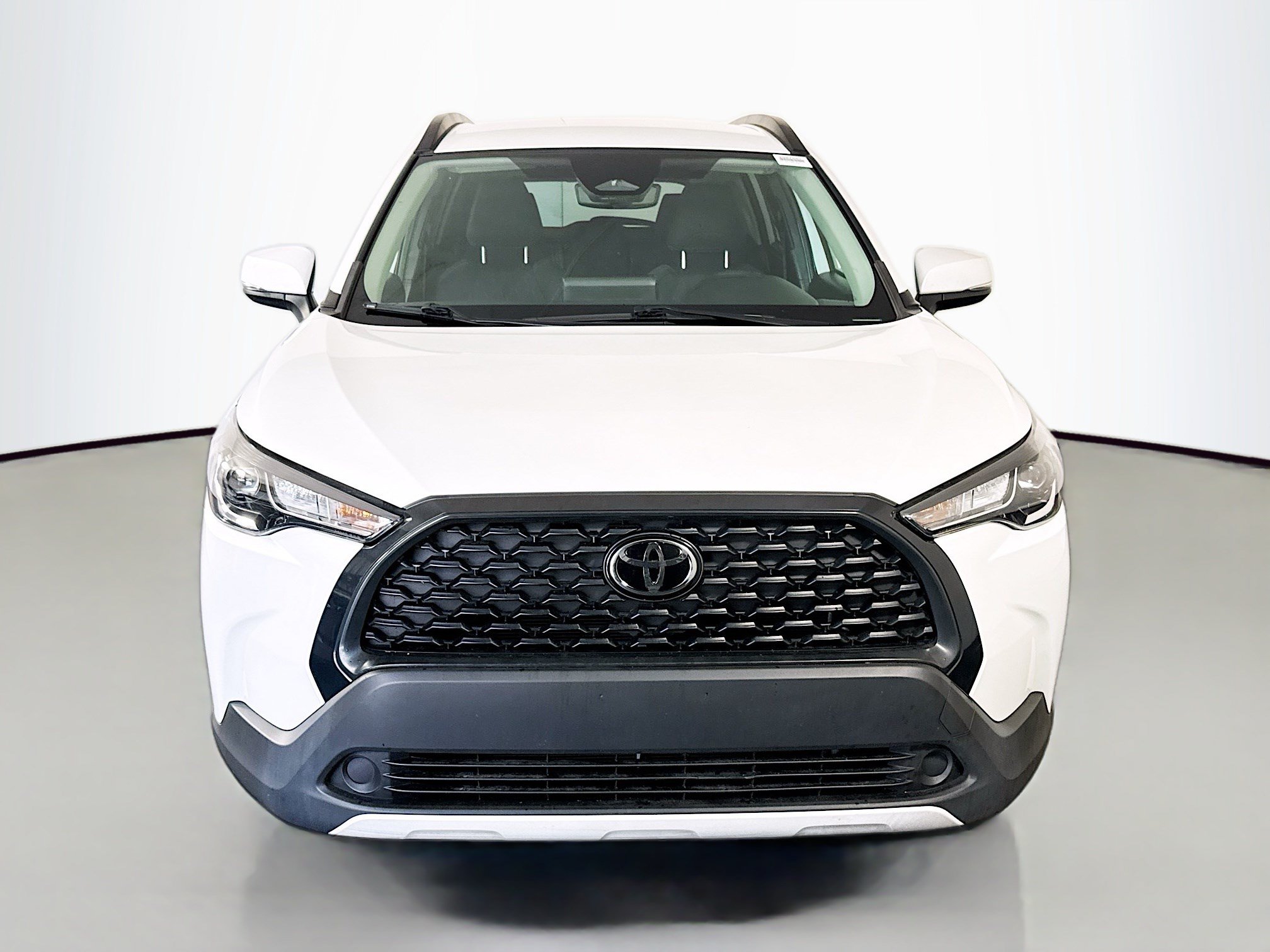 Used 2024 Toyota Corolla Cross LE FWD image 2