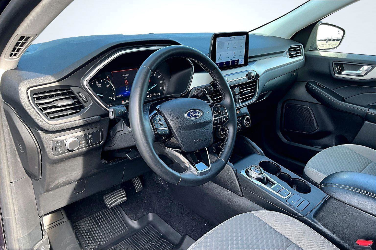 Used 2021 Ford Escape SE w/ SE Sport Appearance Package image 15
