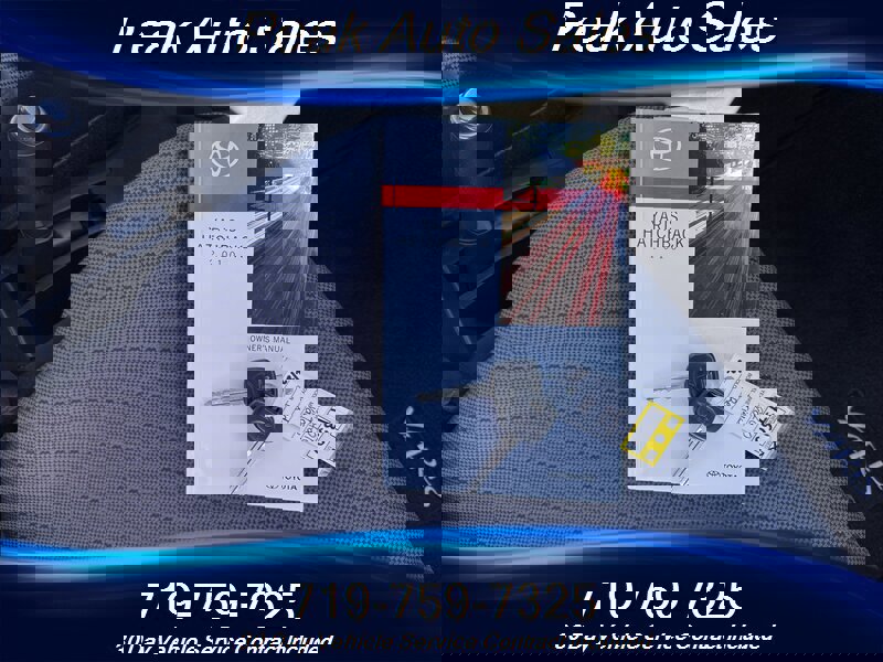 Used 2010 Toyota Yaris 4-Door Hatchback image 25