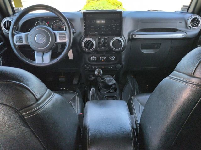 Used 2016 Jeep Wrangler Unlimited Rubicon AWD/4WD image 14