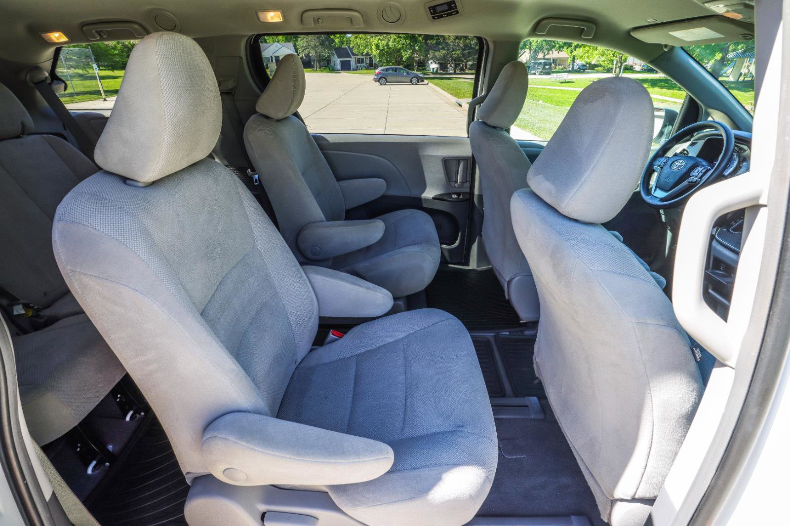 Used 2019 Toyota Sienna L FWD image 34