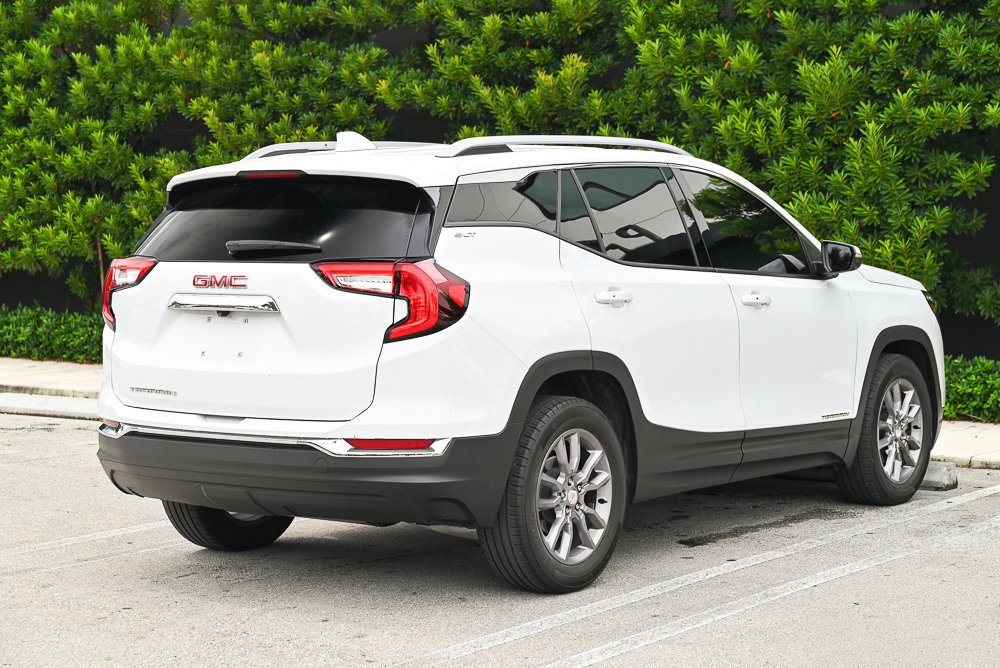 Used 2024 GMC Terrain SLT FWD image 4