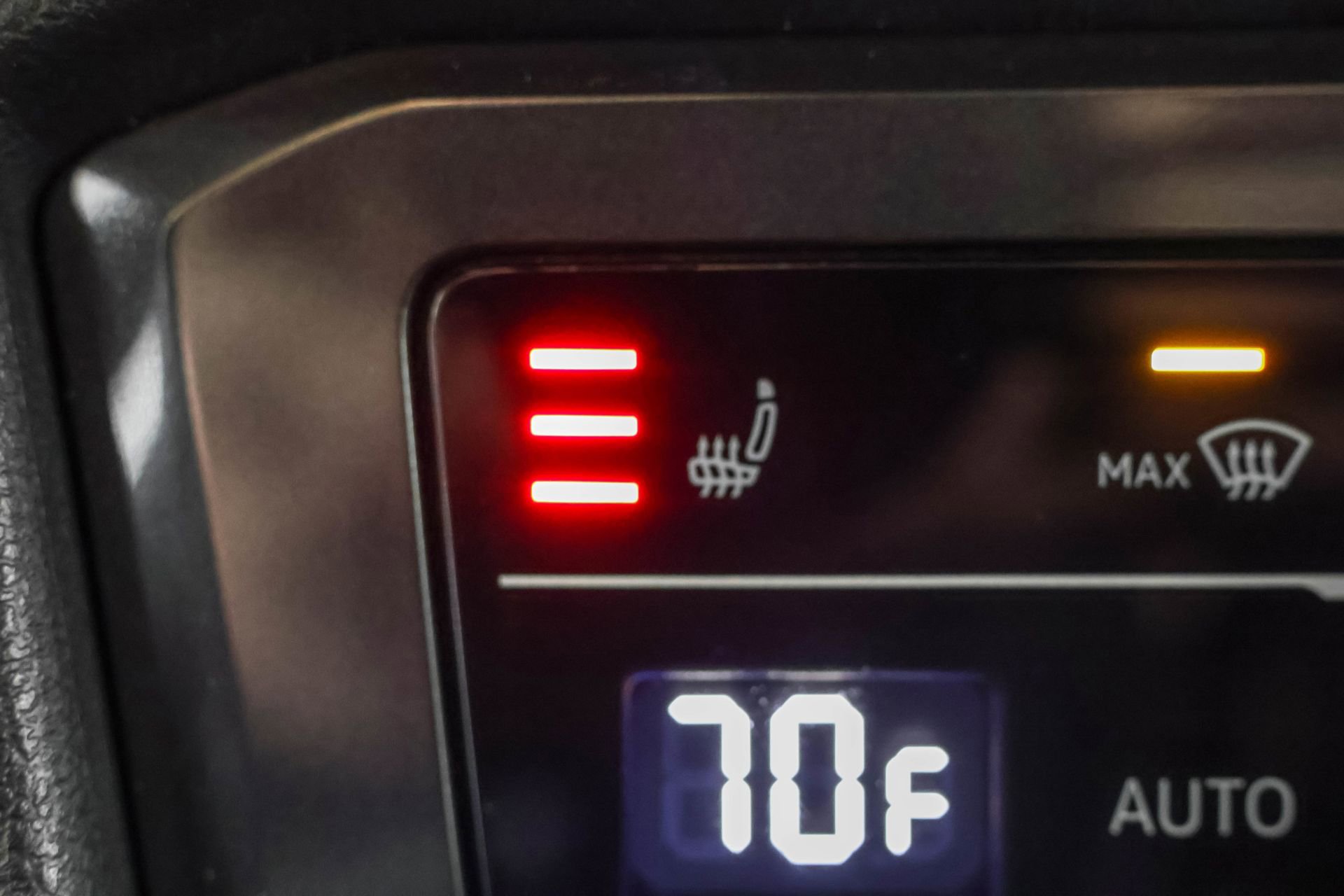 Used 2022 Volkswagen Tiguan SE image 9