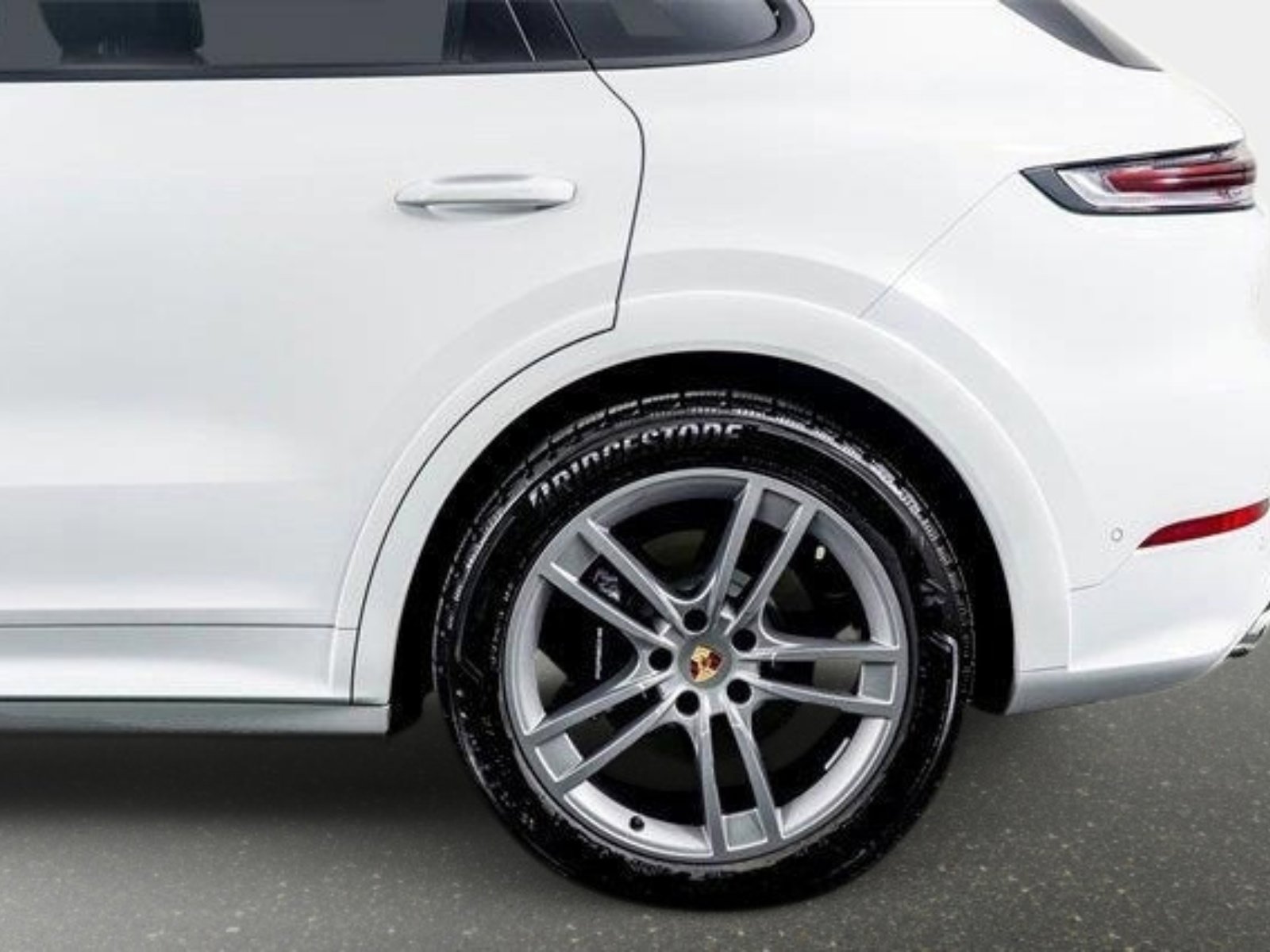 Used 2025 Porsche Cayenne image 48