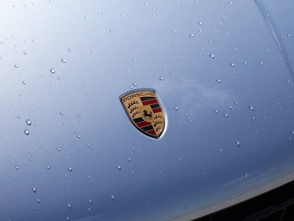 Certified 2025 Porsche Macan Turbo image 14