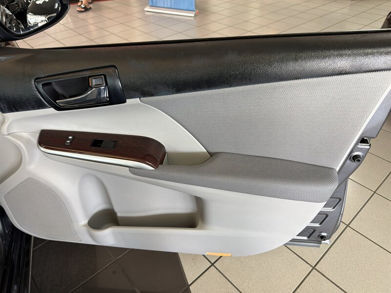 Used 2012 Toyota Camry XLE w/ Convenience Pkg FWD image 27
