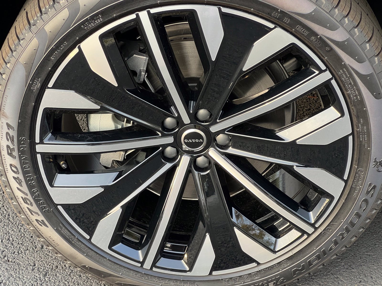 New 2026 Volvo XC90 B6 Plus w/ Protection Package Premier AWD/4WD image 13