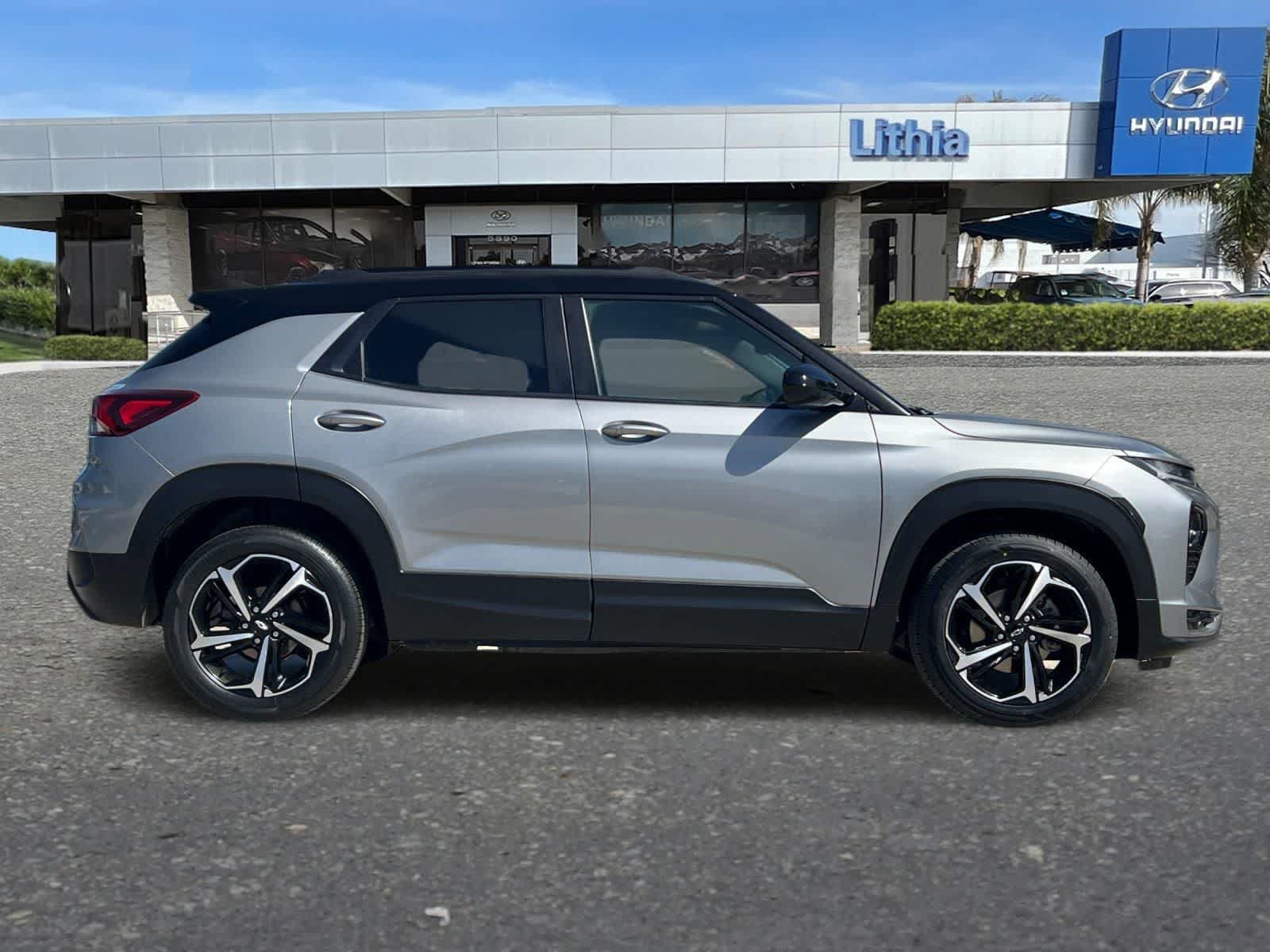 Used 2023 Chevrolet TrailBlazer RS w/ Convenience Package FWD image 9