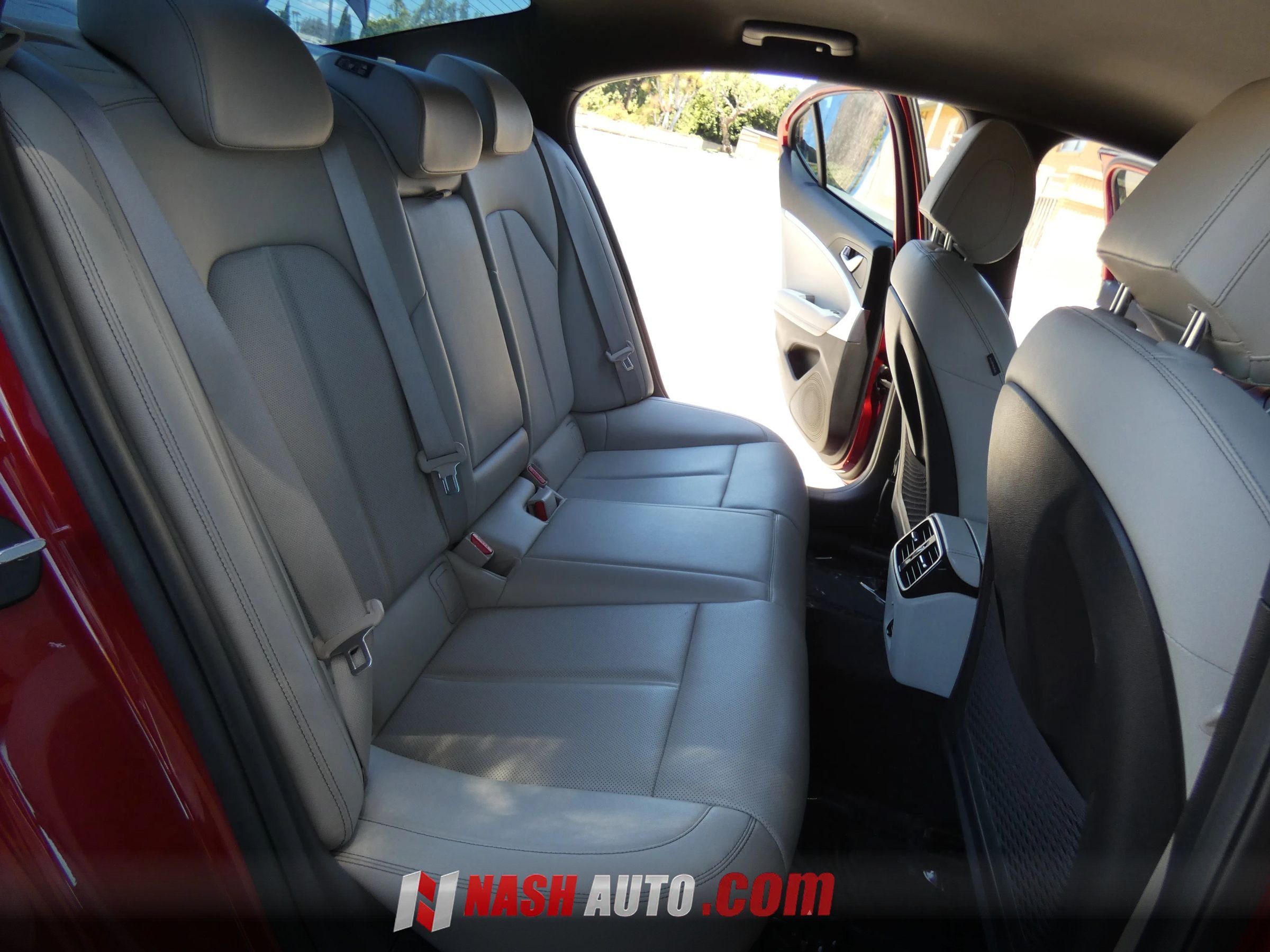 Used 2022 Genesis G70 2.0T RWD image 36