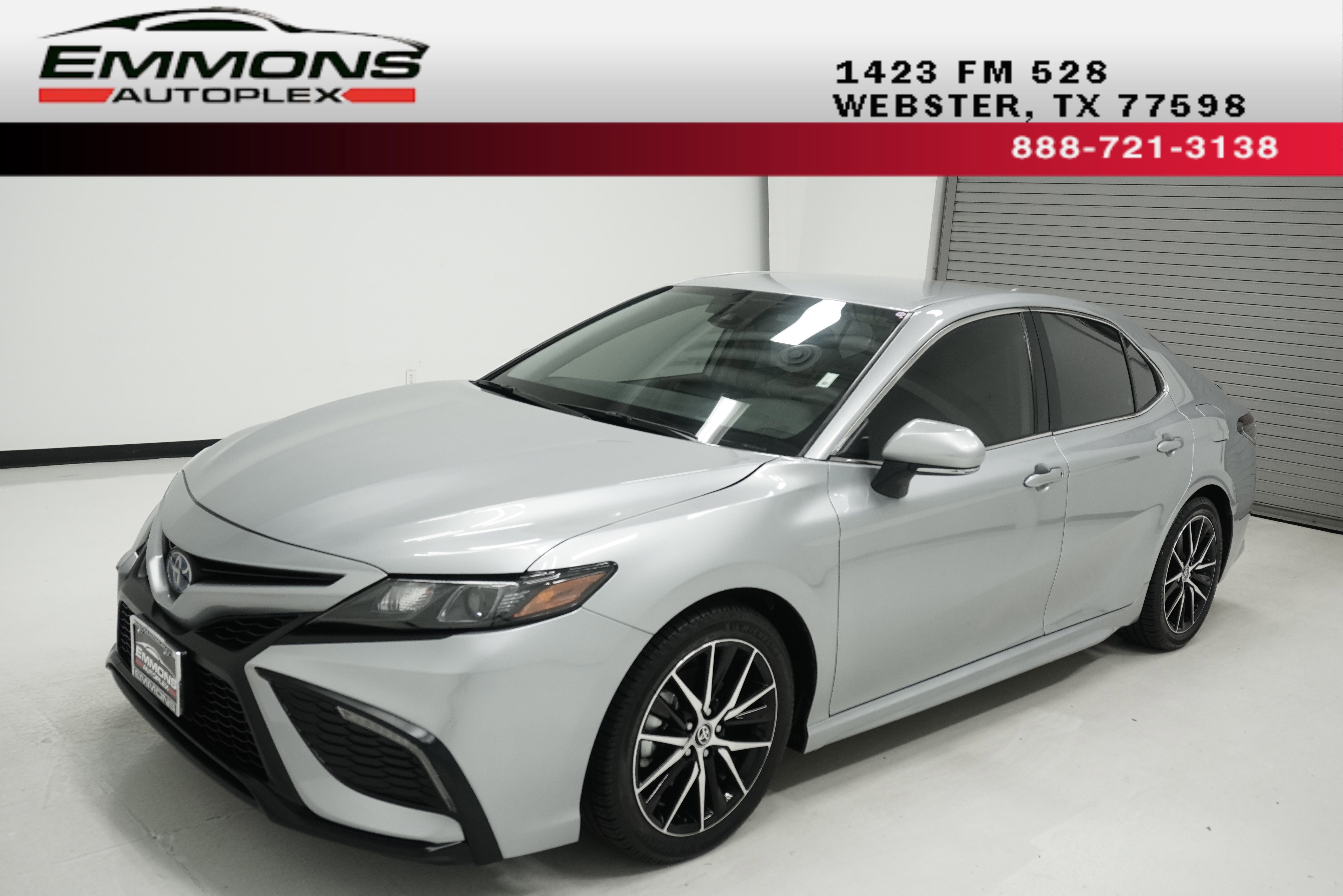 Used 2024 Toyota Camry SE FWD image 1