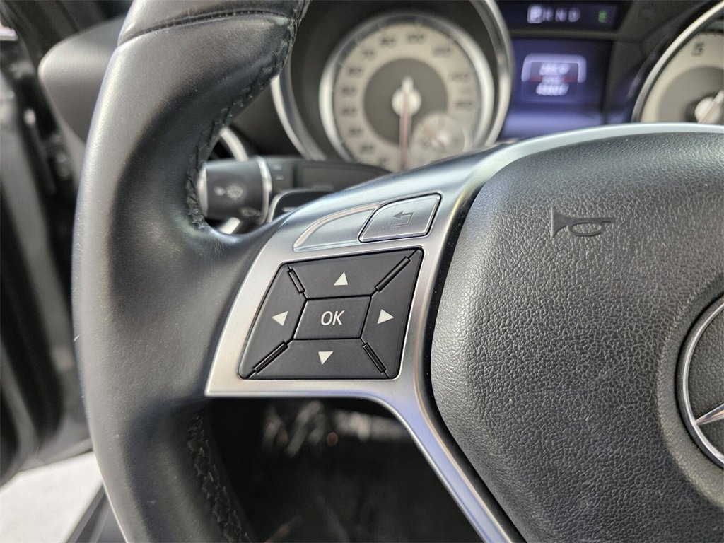 Used 2015 Mercedes-Benz SLK 250 image 16