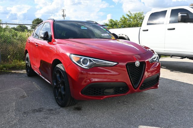 Used 2023 Alfa Romeo Stelvio Veloce AWD/4WD image 17