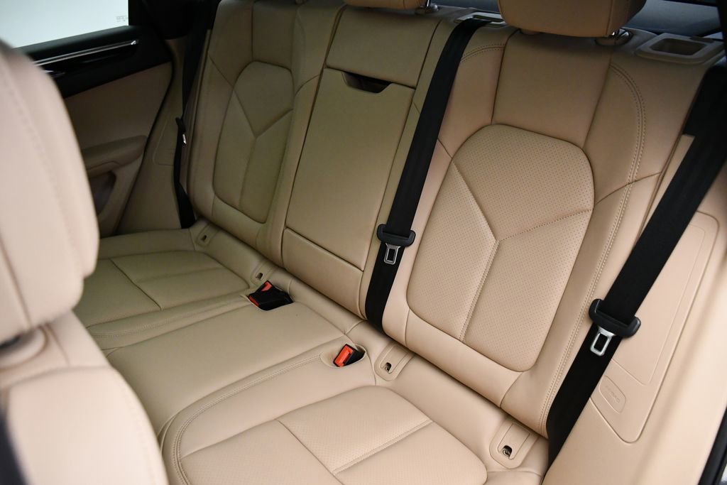 Certified 2025 Porsche Macan image 44