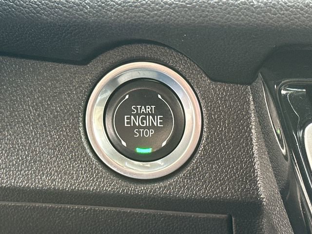 Used 2025 Chevrolet Traverse LT image 36