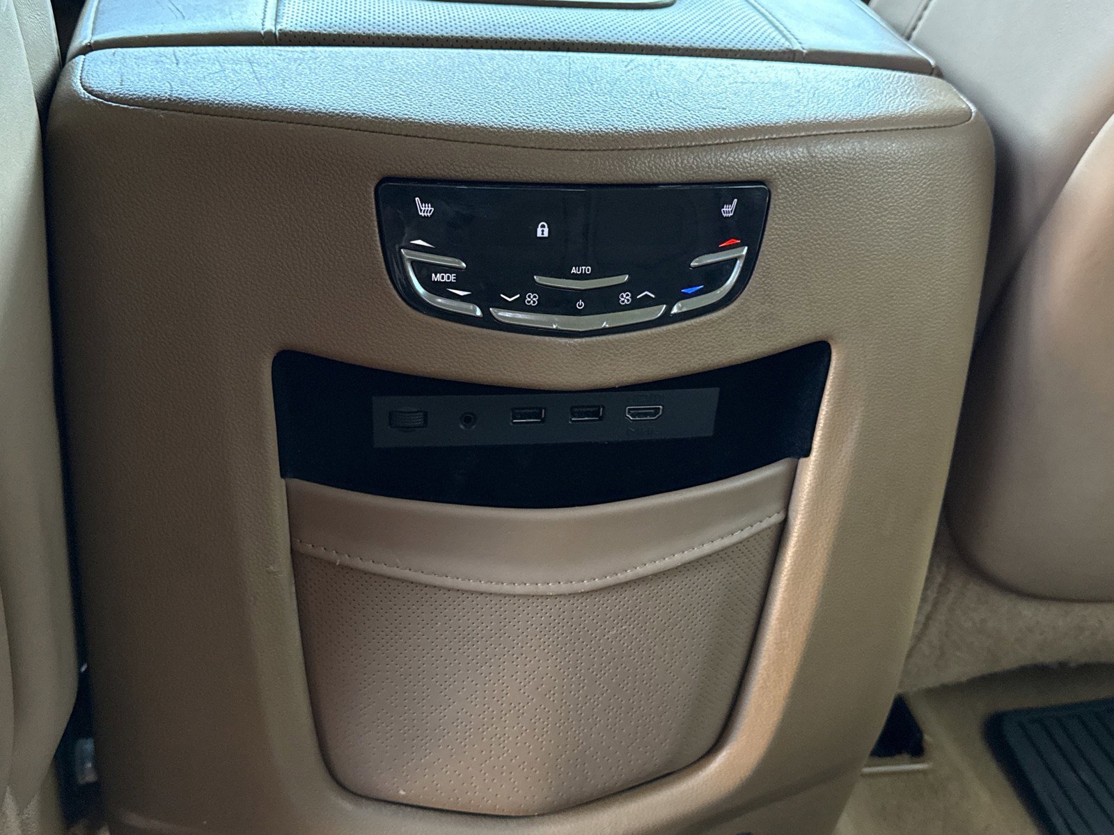Used 2017 Cadillac Escalade Platinum image 19