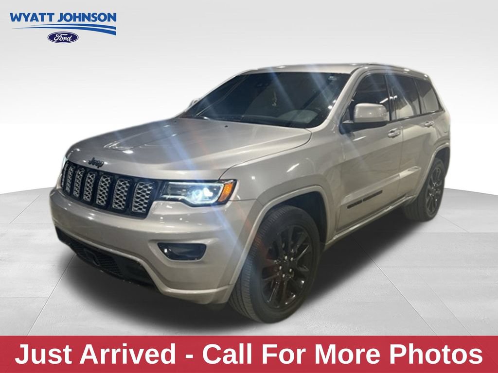 Used 2020 Jeep Grand Cherokee Altitude RWD image 1