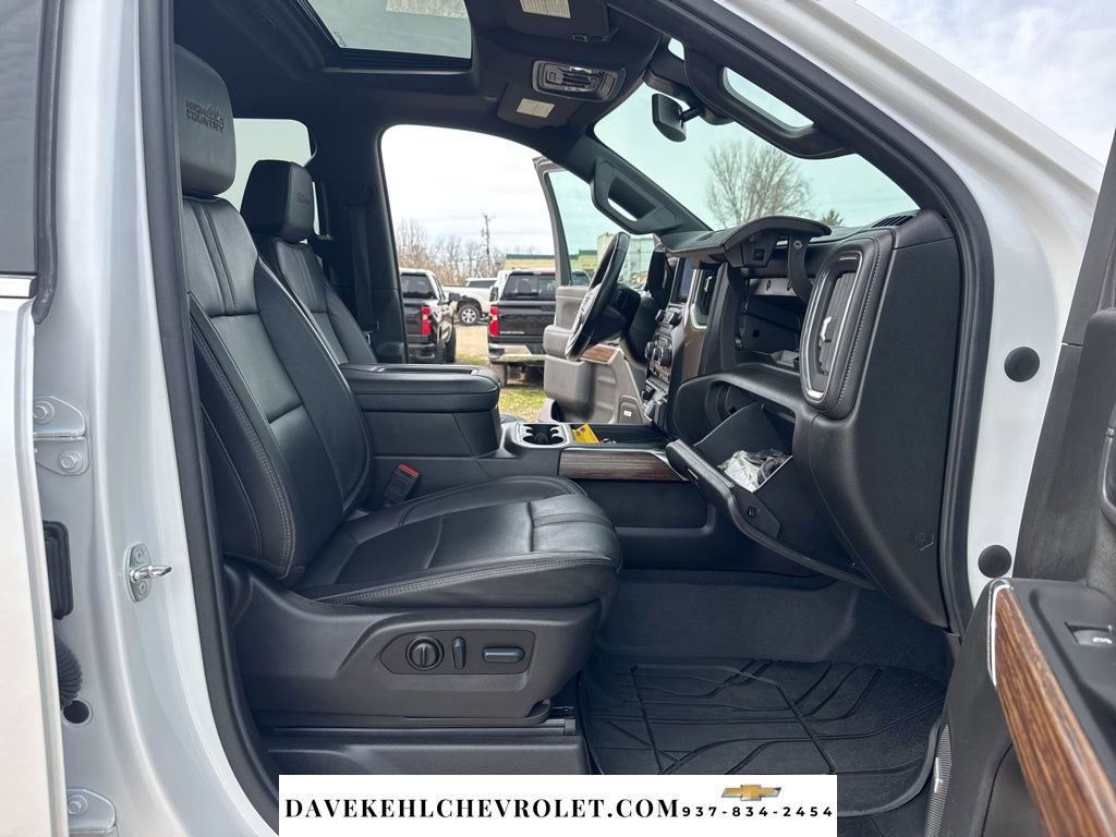 Used 2022 Chevrolet Silverado 3500 High Country w/ Safety Package II image 31