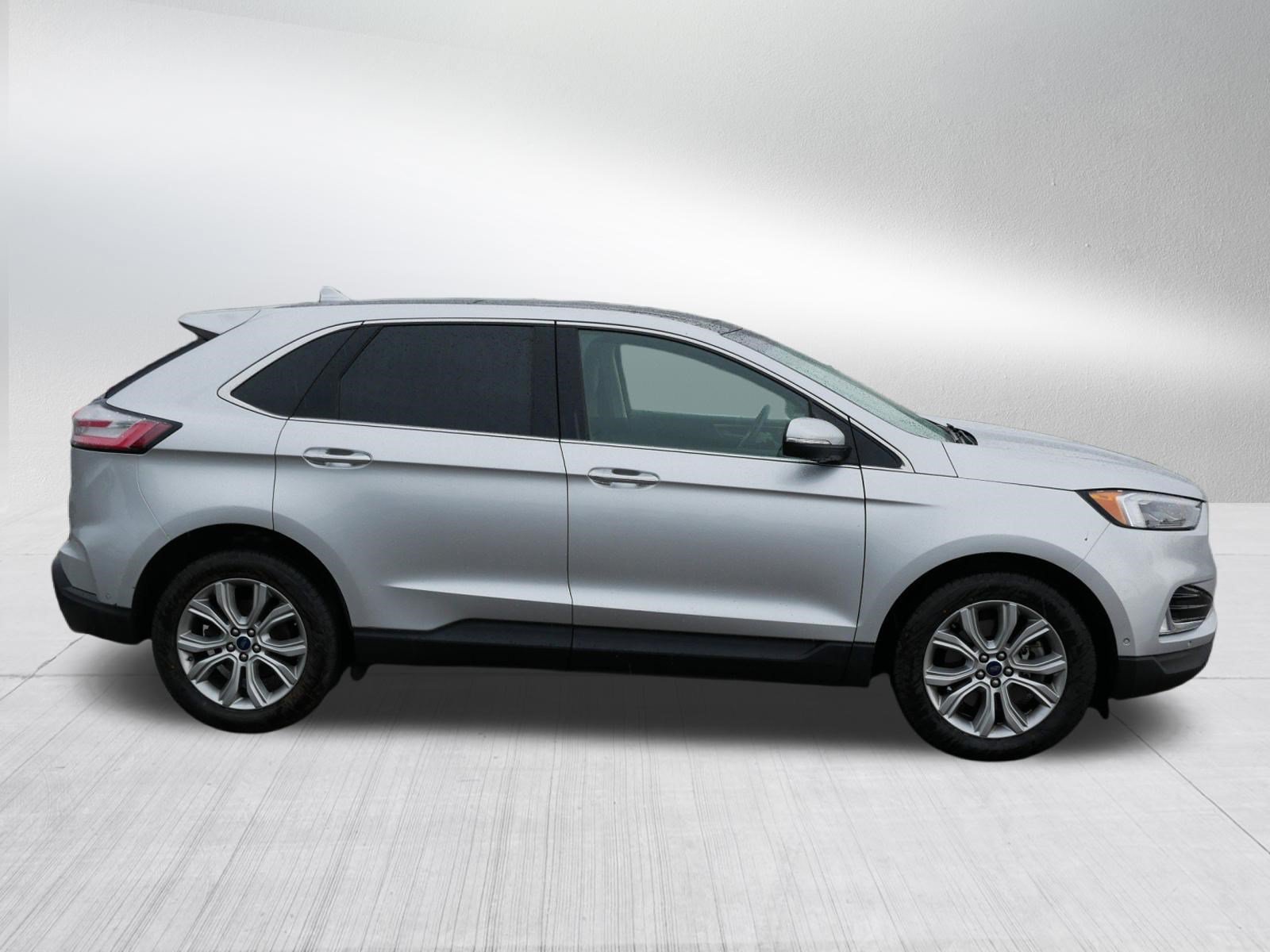 Certified 2019 Ford Edge Titanium w/ Equipment Group 301A AWD/4WD image 8