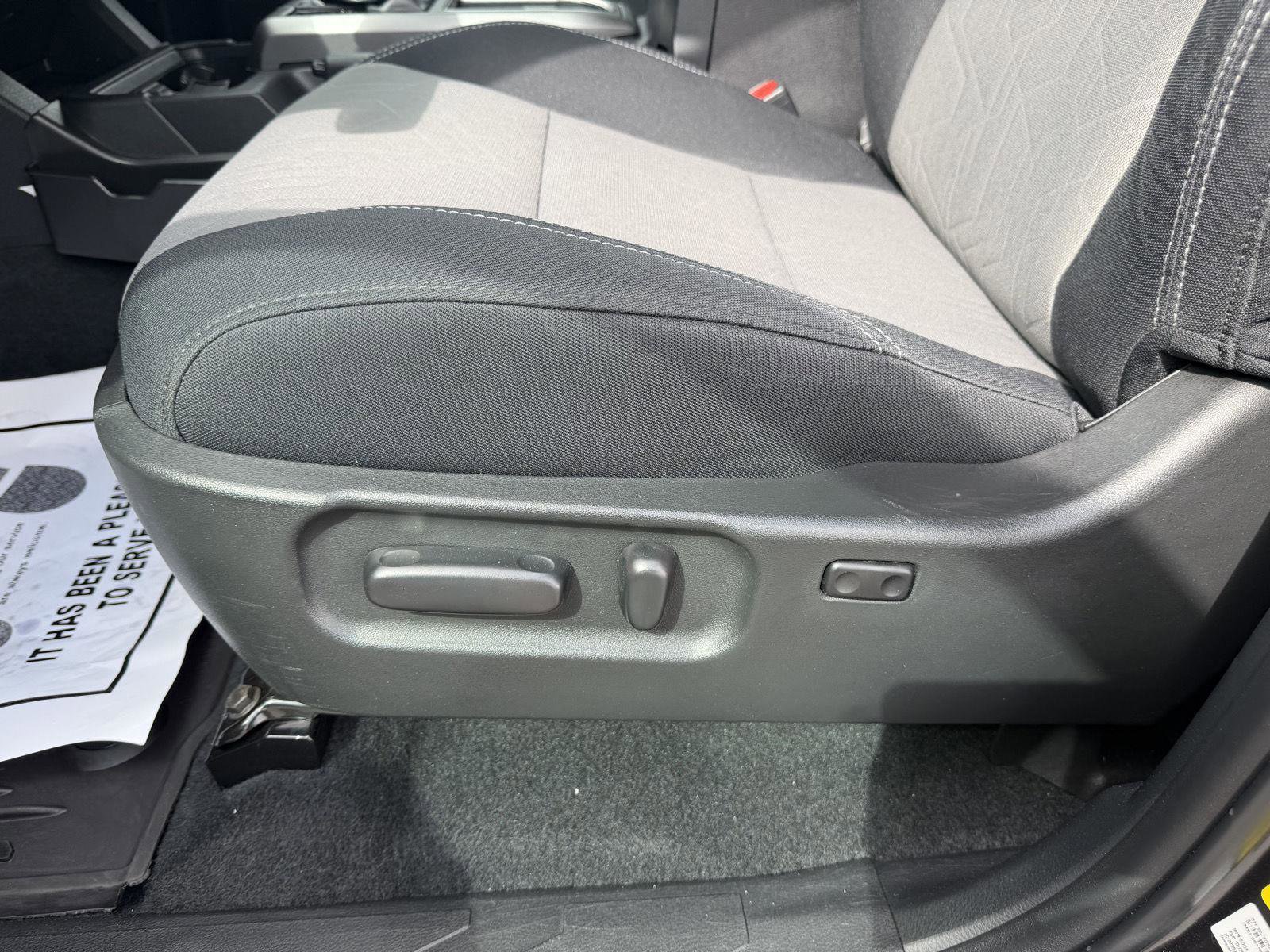 Used 2023 Toyota Tacoma TRD Sport w/ Technology Package image 9