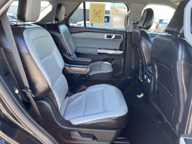 Used 2021 Ford Explorer XLT w/ Equipment Group 202A AWD/4WD image 32
