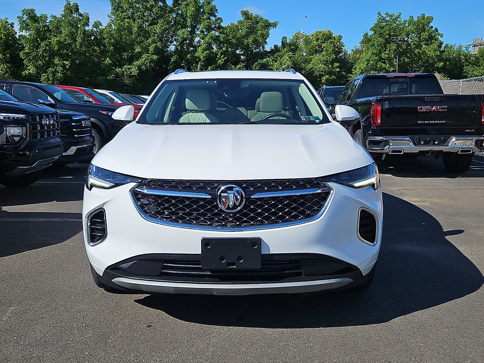 Used 2022 Buick Envision Avenir w/ Technology Package II AWD/4WD image 2