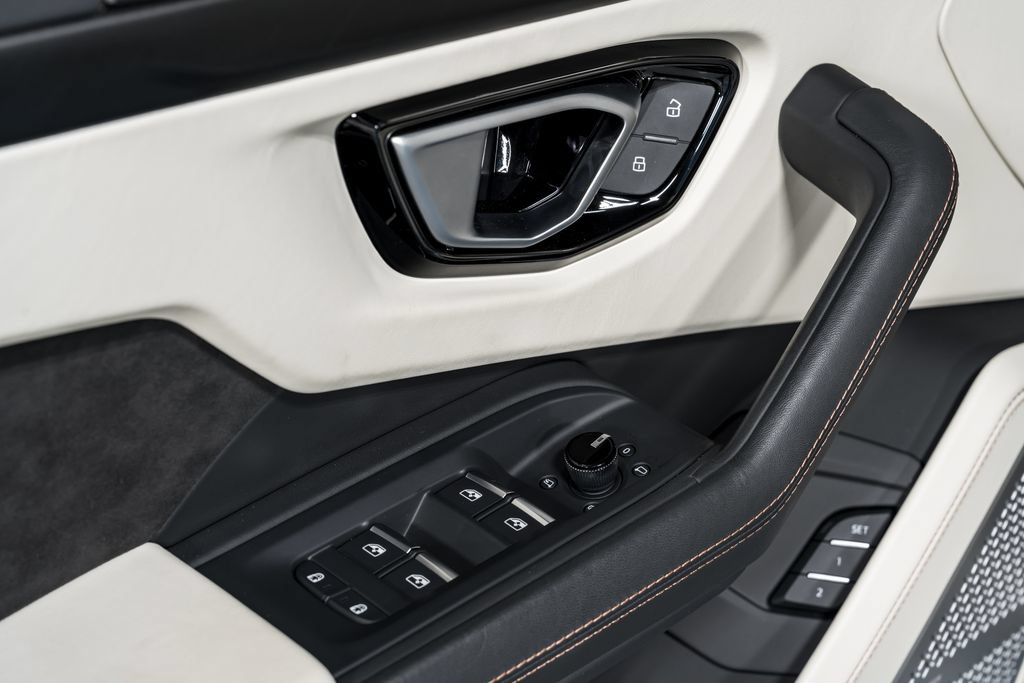 Used 2024 Lamborghini Urus S AWD/4WD image 10