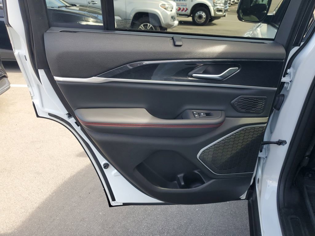 Used 2022 Jeep Grand Cherokee Trailhawk w/ Luxury Tech Group III image 17