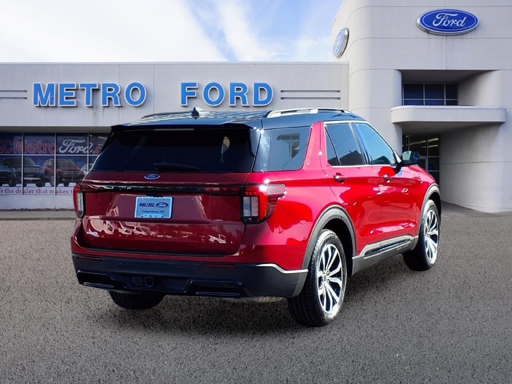 Certified 2025 Ford Explorer ST-Line w/ Premium Package RWD image 3