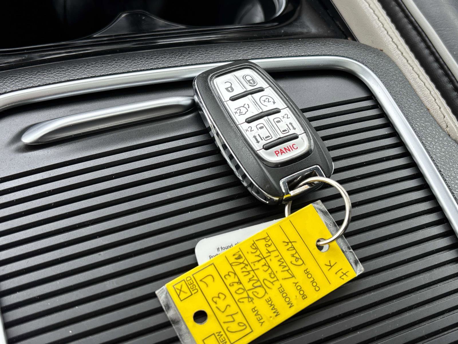 Used 2023 Chrysler Pacifica Limited image 30